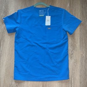 NWT figs Leon scrub top